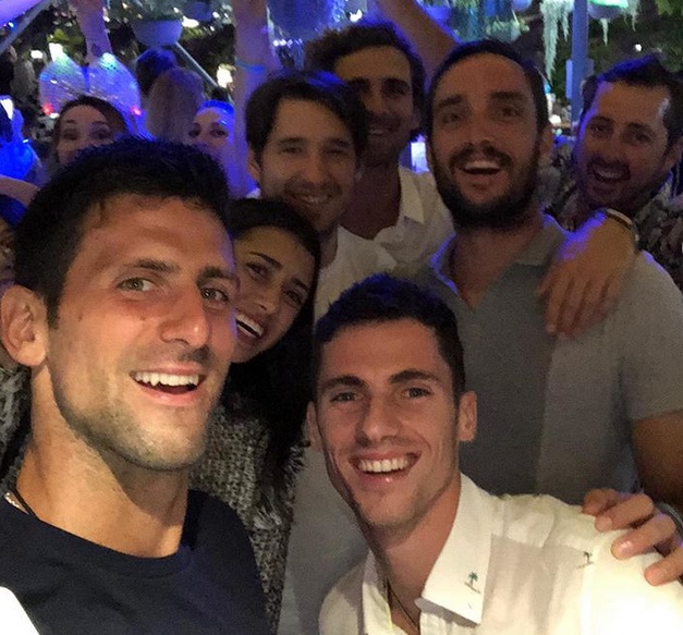 Српски тенисери већ дочекали Нову годину: Новакова честитка у друштву Олге, Дуција и Виктора